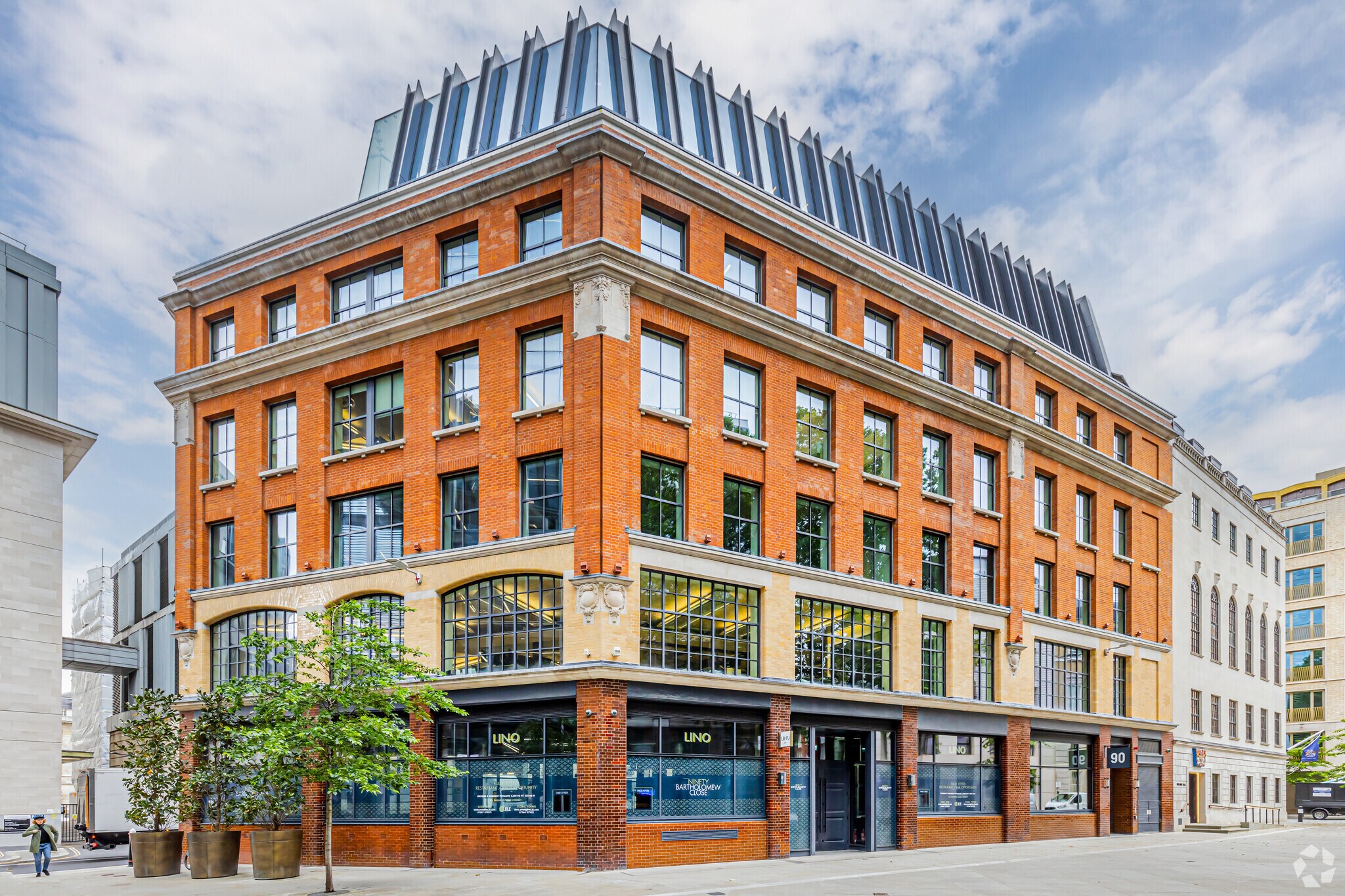 90 Bartholomew Clos, London to rent Primary Photo- Image 1 of 15