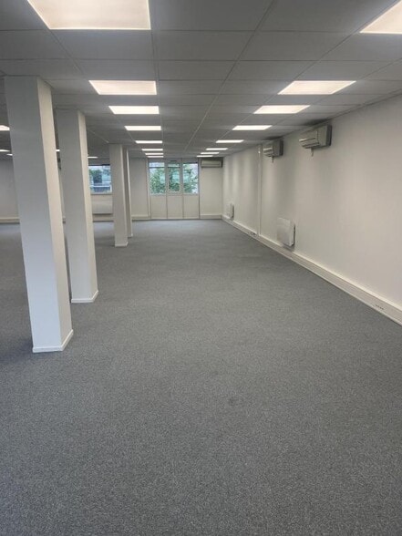 Office in Levallois-Perret to rent - Interior Photo - Image 2 of 5