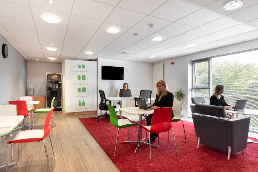 Caxton Clos, Andover to rent - Interior Photo - Image 3 of 10
