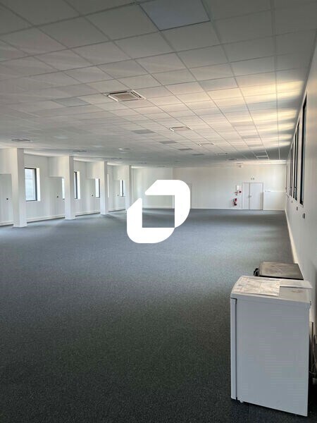 Office in Argenteuil to rent Interior Photo- Image 1 of 14