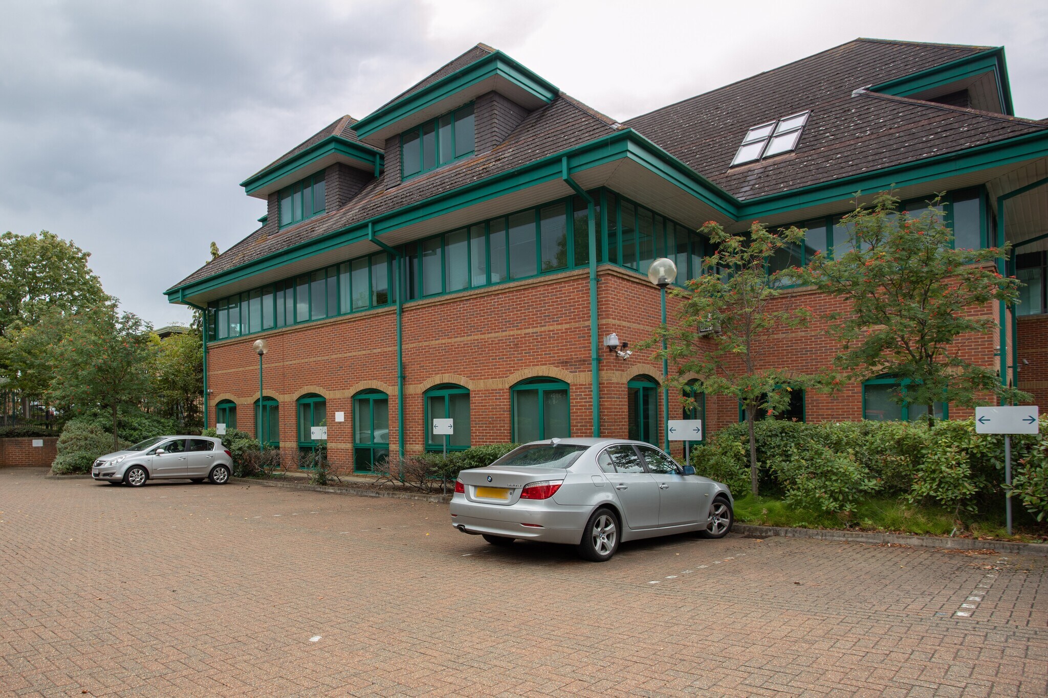 297-299 Kingston Rd, Leatherhead to rent Interior Photo- Image 1 of 11