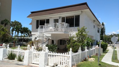 18301 Sunset Blvd, Redington Shores, FL for sale Primary Photo- Image 1 of 1