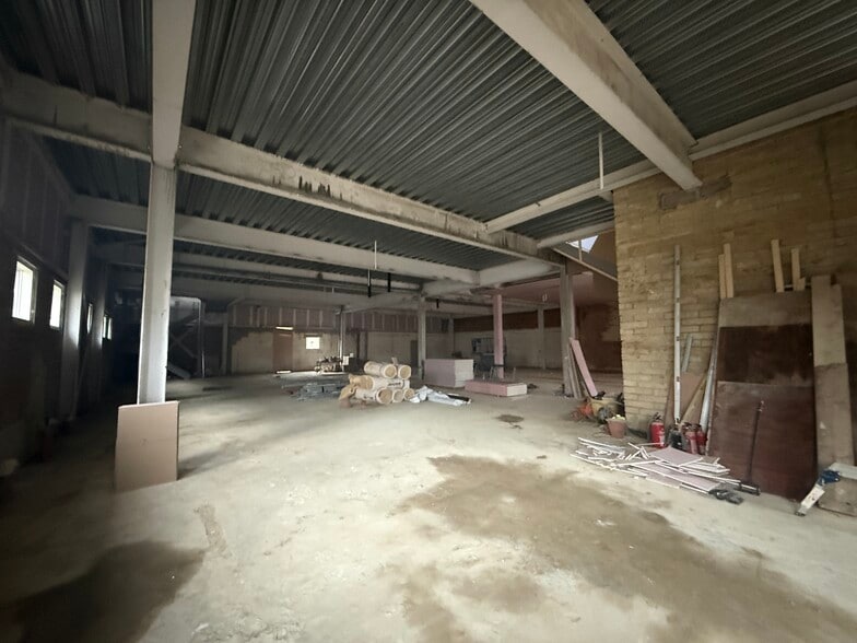 8-9 Station Clos, Potters Bar for sale - Building Photo - Image 2 of 7