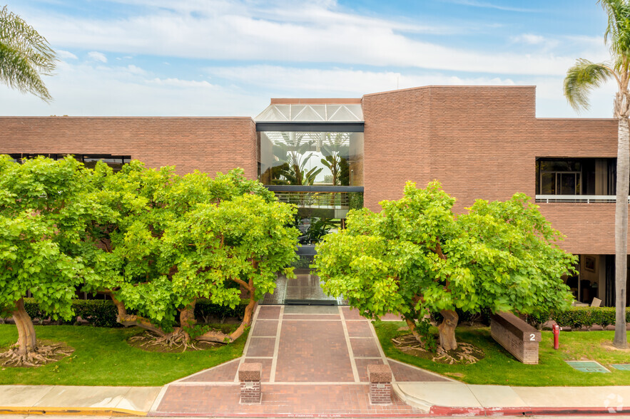 2 Corporate Plaza Dr, Newport Beach, CA for rent - Building Photo - Image 1 of 8