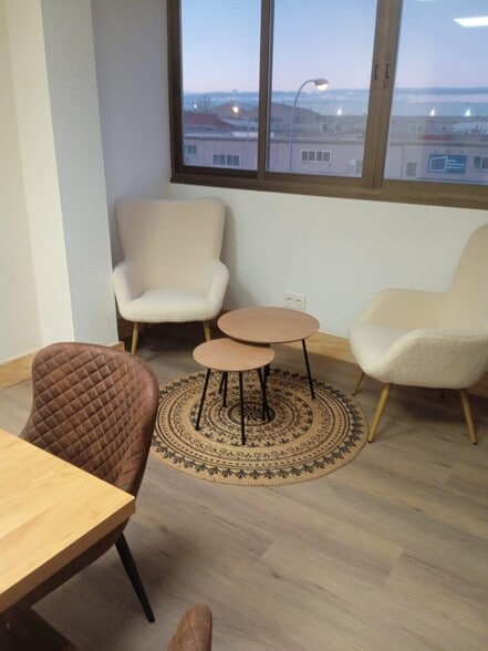 Paseo John Lennon, 12, Getafe, Madrid to rent - Building Photo - Image 3 of 13