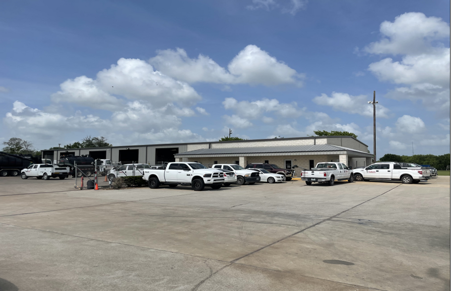 340 Commerce St, Clute, TX for sale - Building Photo - Image 1 of 1