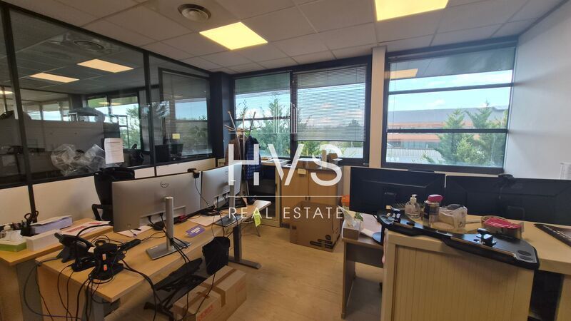 155 Rue Paul Langevin, Aix-en-Provence for sale - Interior Photo - Image 2 of 10
