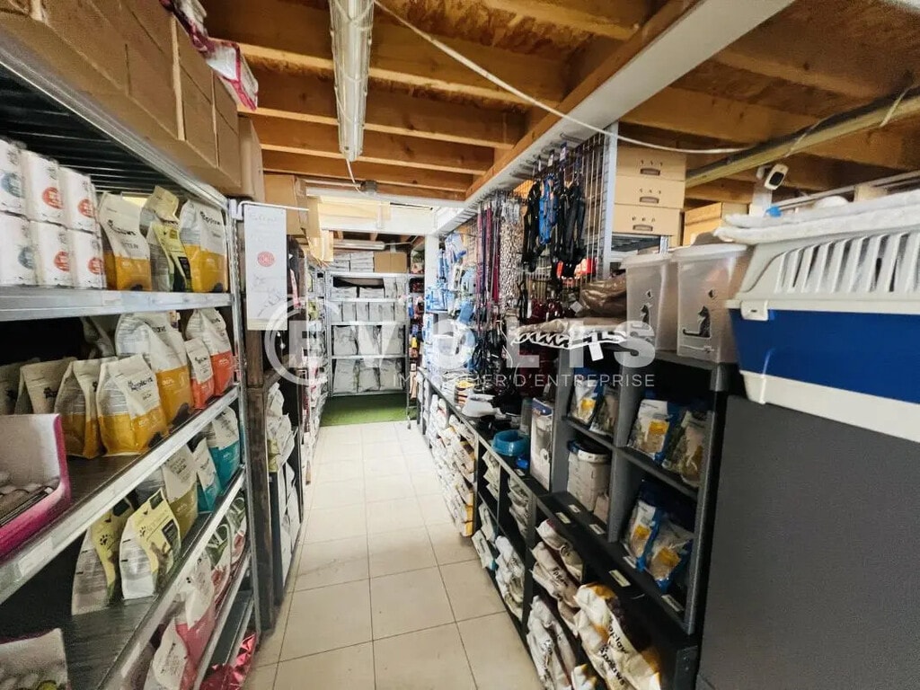Location Commerce 200 m² - Photo 1
