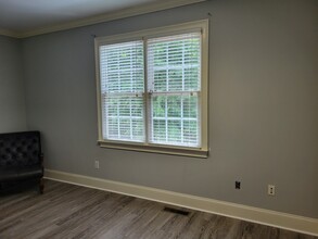 182 Ben Burton Cir, Athens, GA for rent Interior Photo- Image 2 of 3