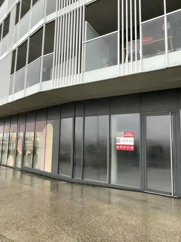 Location Commerce 93 m² - Photo 1