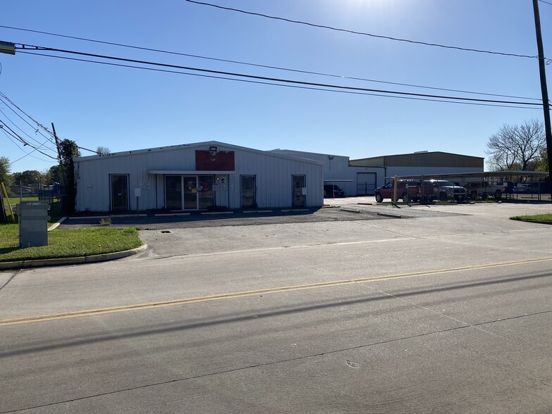 1305 W Jackson Ave, Pasadena, TX for rent - Building Photo - Image 1 of 29