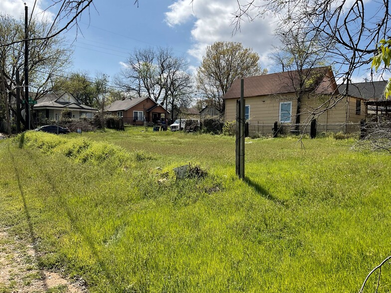 1515 E Peach, Fort Worth, TX for sale - Building Photo - Image 2 of 9