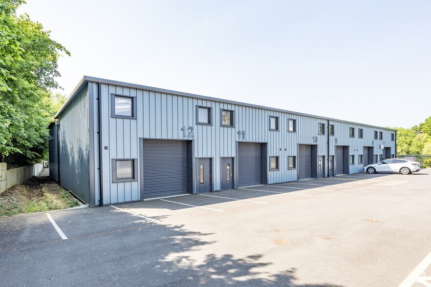 21 Artillery Rd, Yeovil to rent - Building Photo - Image 2 of 3