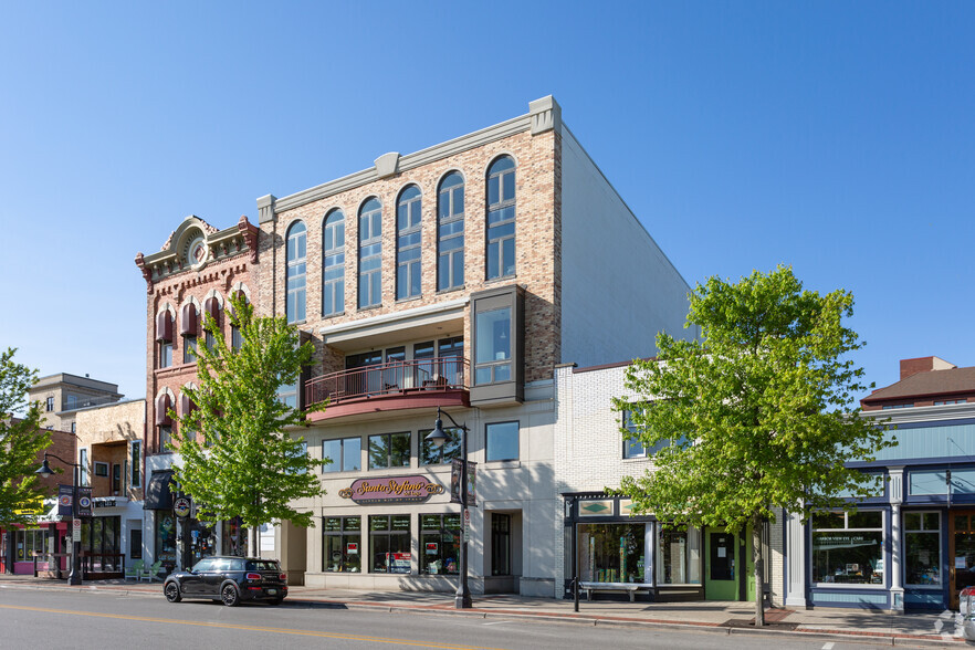 12 Washington Ave, Grand Haven, MI for sale - Building Photo - Image 1 of 1