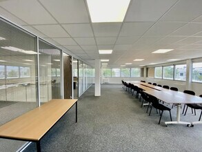 Office in Bron to rent Interior Photo- Image 1 of 3