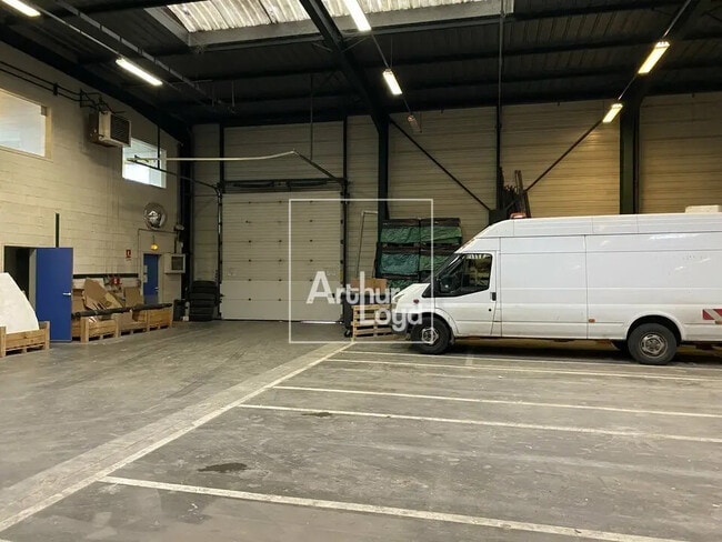 Location Entrepôt 735 m²
