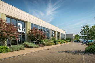 Hatters Ln, Watford to rent Building Photo- Image 1 of 6