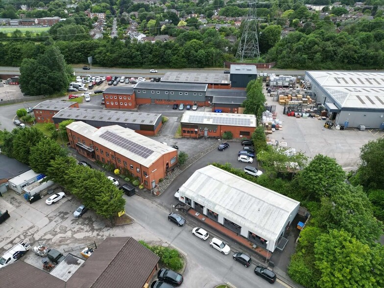 Snape Rd, Macclesfield for rent - Building Photo - Image 1 of 2