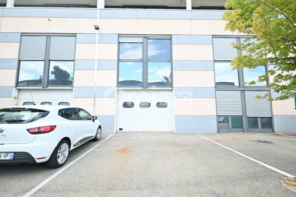Light Industrial in Saint Quentin Fallavier to rent Building Photo- Image 1 of 9