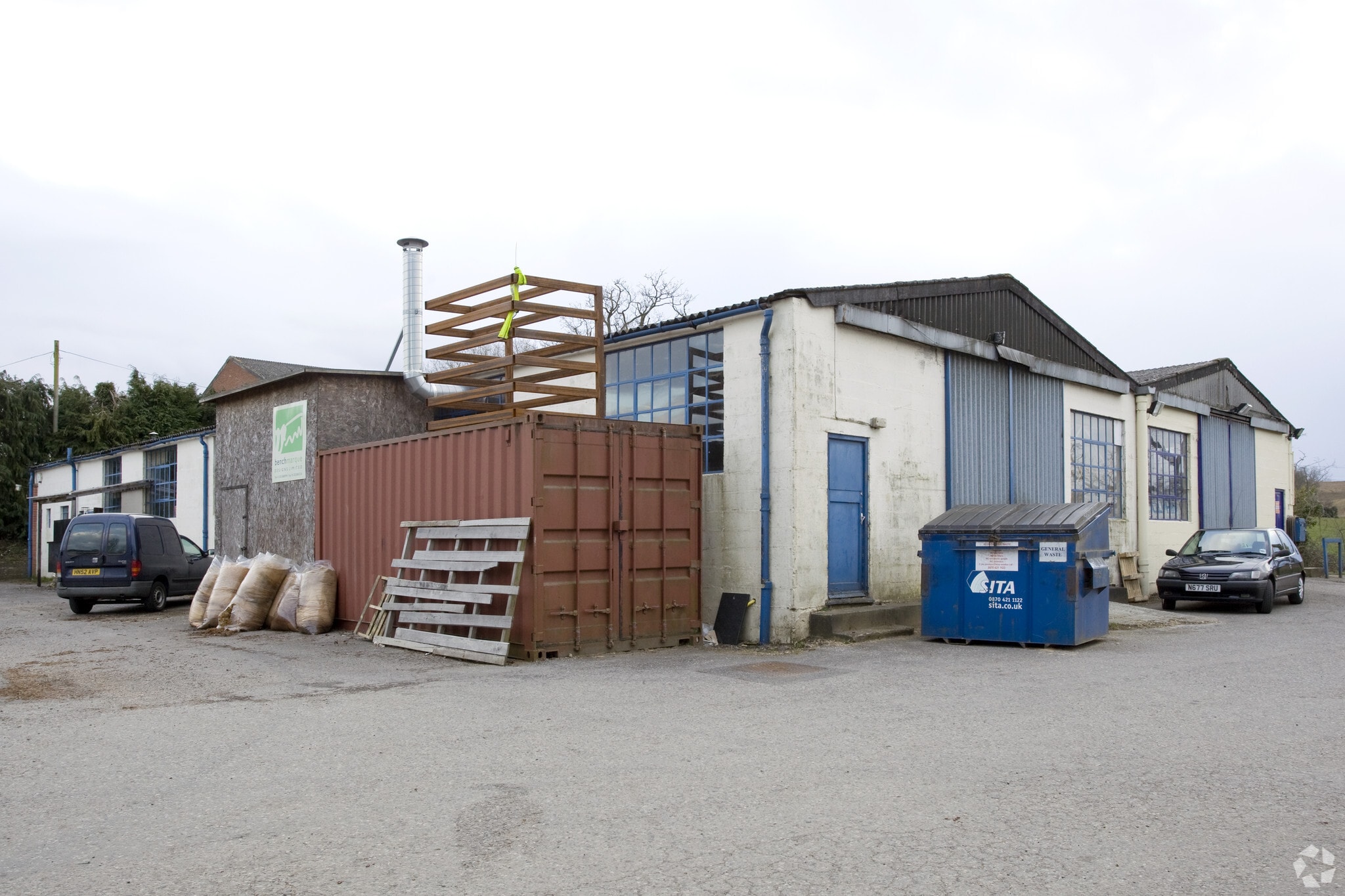STONE LANE INDUSTRIAL ESTATE portfolio of 3 properties for sale on LoopNet.co.uk Primary Photo- Image 1 of 4