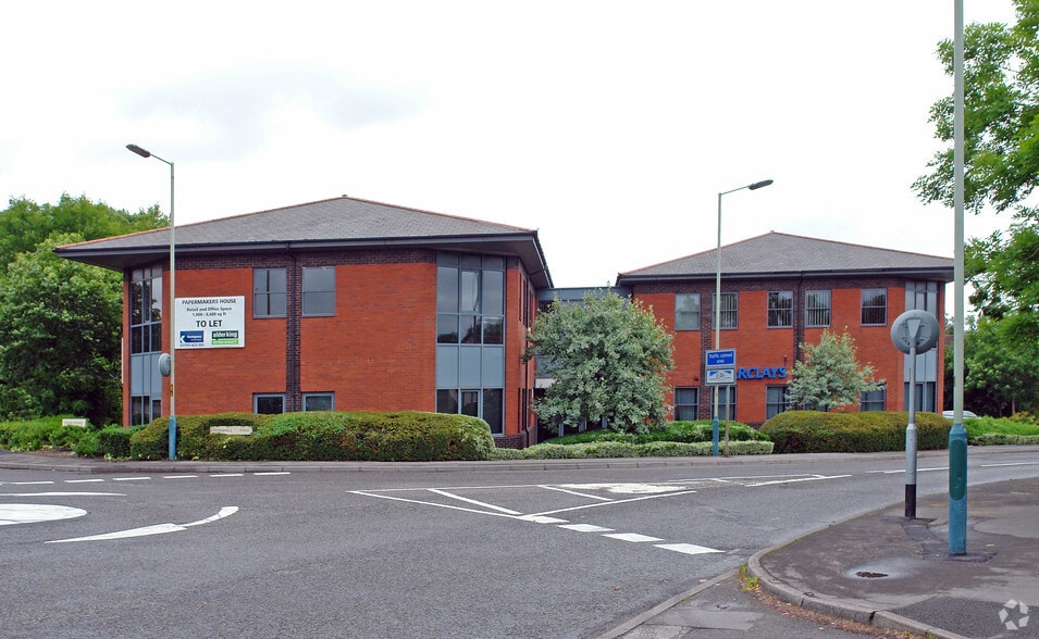 1 Rivenhall Rd, Swindon to rent - Building Photo - Image 2 of 3