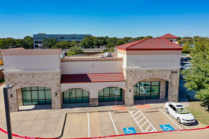 1630 E Lamar Blvd, Arlington, TX for rent - Building Photo - Image 3 of 4