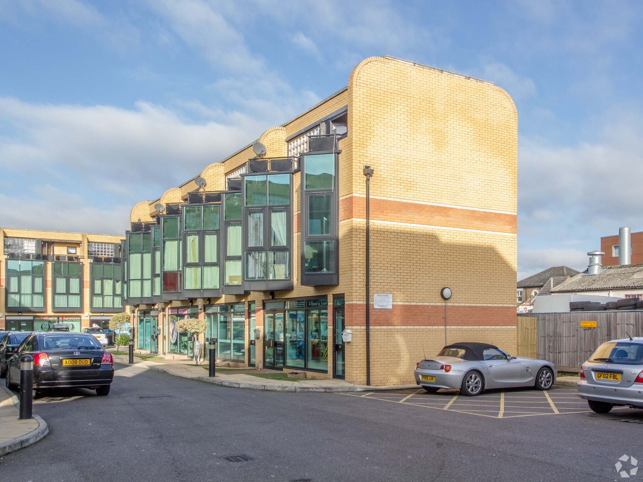 20-23 Hanworth Rd, Hounslow for sale Primary Photo- Image 1 of 1