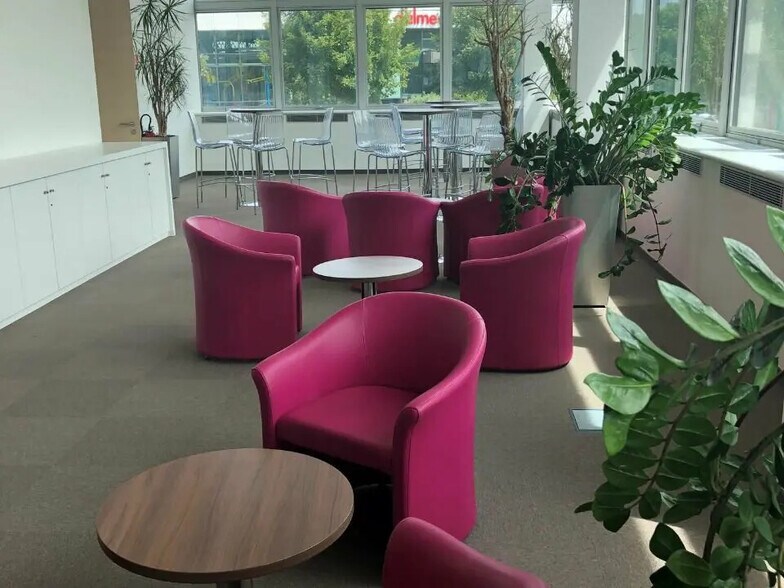 Office in Bezons to rent - Interior Photo - Image 2 of 7