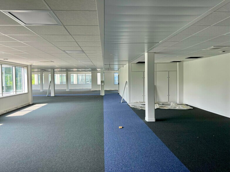 Office in Villepinte for sale - Interior Photo - Image 1 of 7