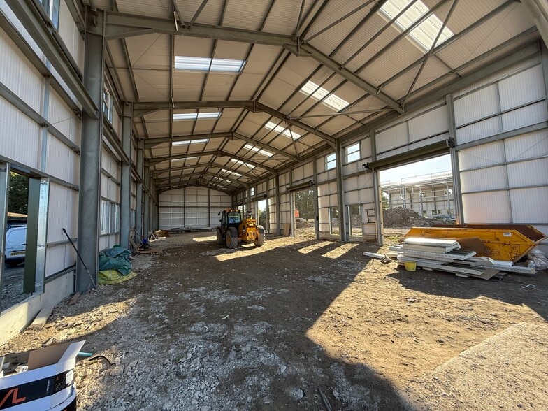 Unit 9, Firsland Park Estate, Albourne Road, Hurstpierpoint to rent - Building Photo - Image 2 of 5