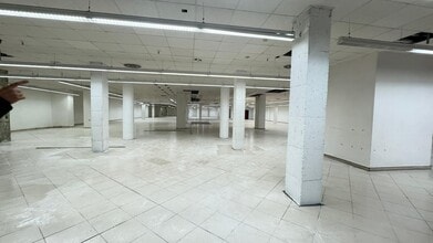 Retail in Vilanova i la Geltrú, Barcelona to rent Interior Photo- Image 2 of 6