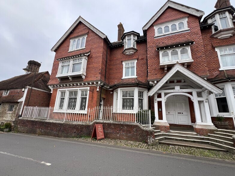 Market Sq, Petworth to rent - Building Photo - Image 1 of 1