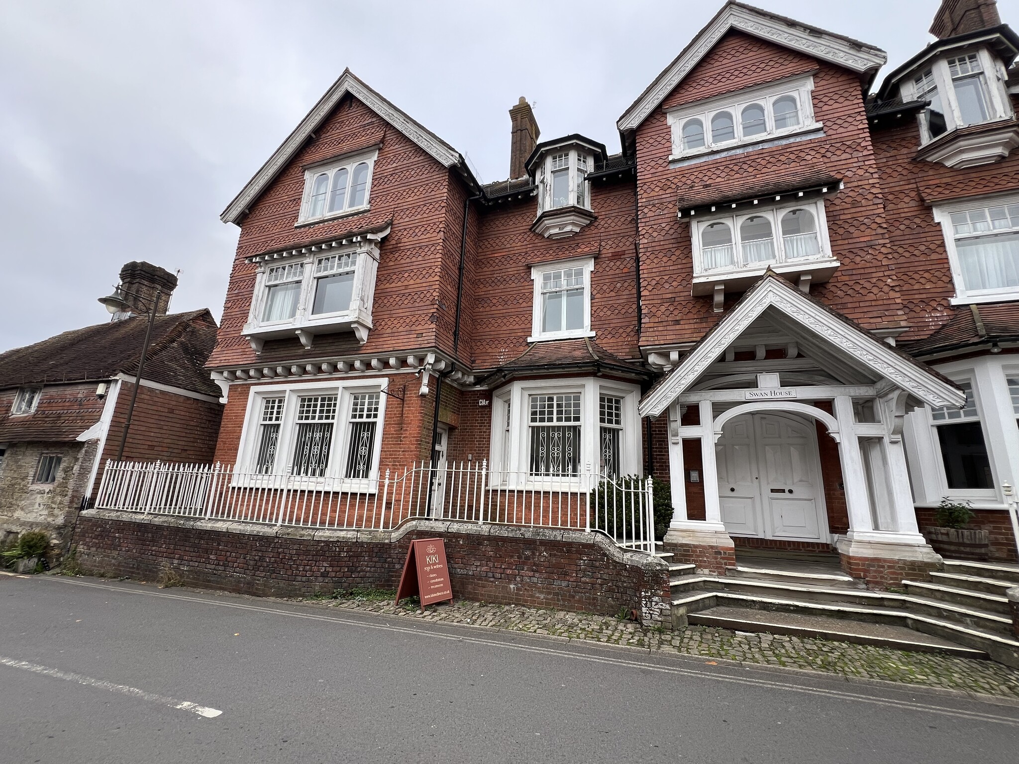 Market Sq, Petworth to rent Building Photo- Image 1 of 2