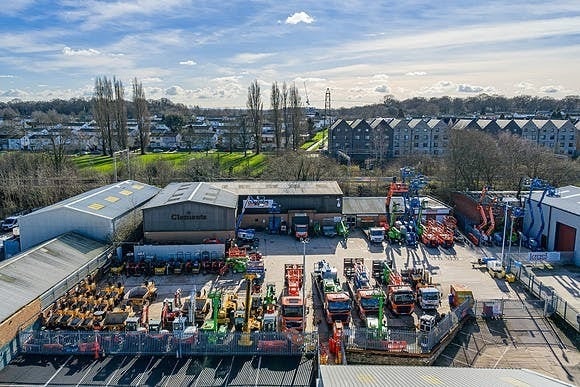West Park Trade Centre portfolio of 4 properties for sale on LoopNet.co.uk - Building Photo - Image 2 of 12