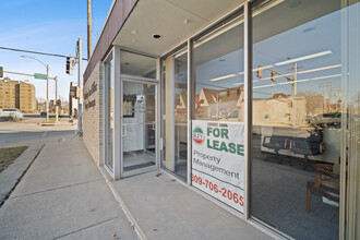 221 E Washington St, Bloomington, IL for rent Building Photo- Image 1 of 29