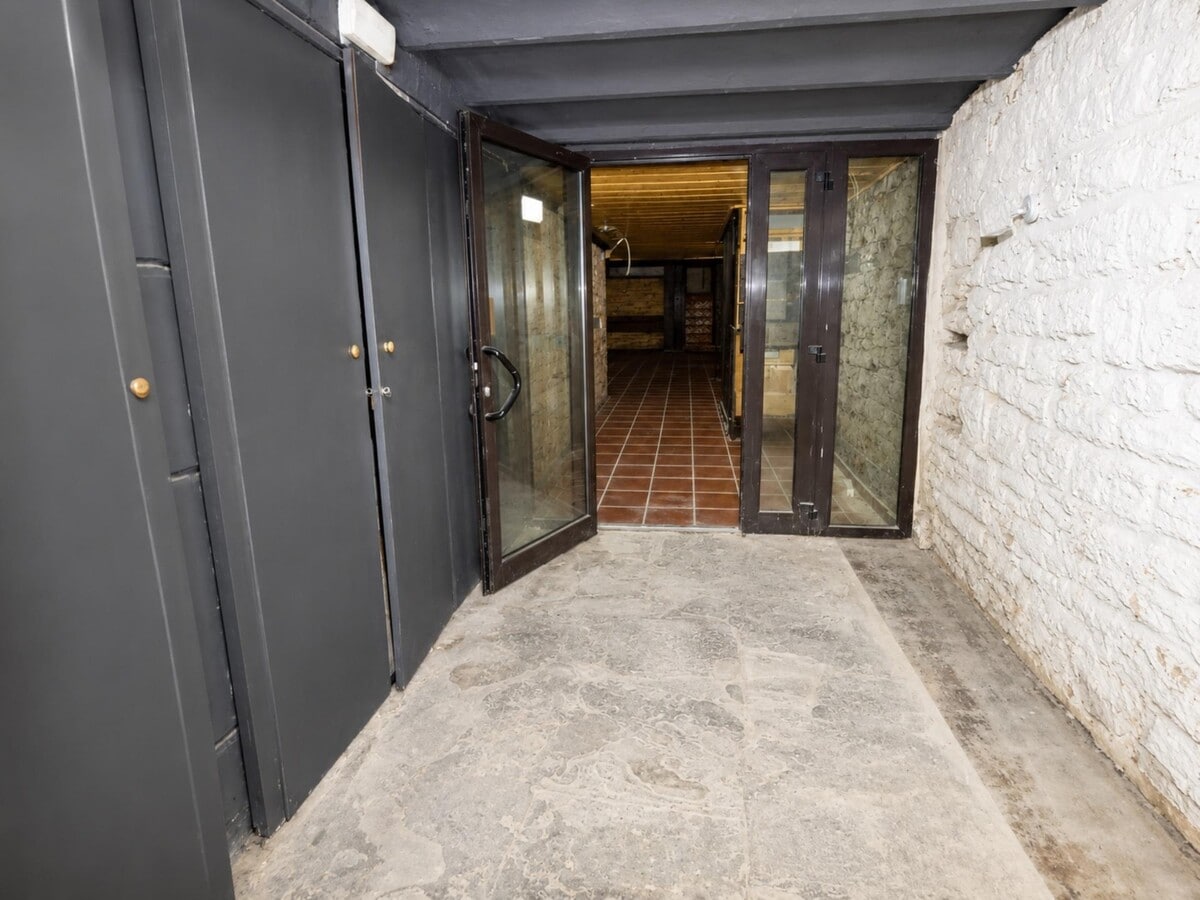 Manresa, BAR 08241 - Unit Pt01 - - Interior Photo - Image 1 of 18