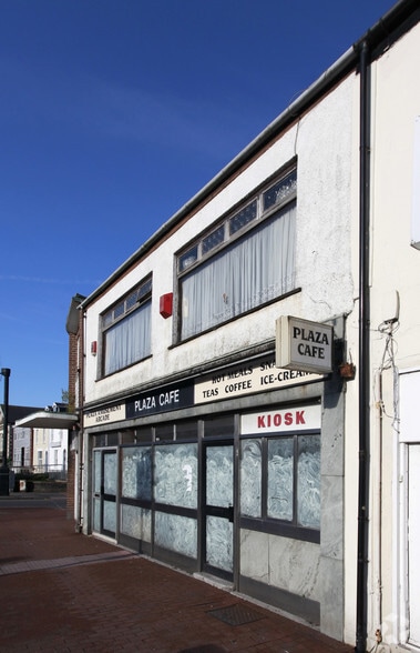 34 Orchard St, Neath to rent - Building Photo - Image 2 of 3