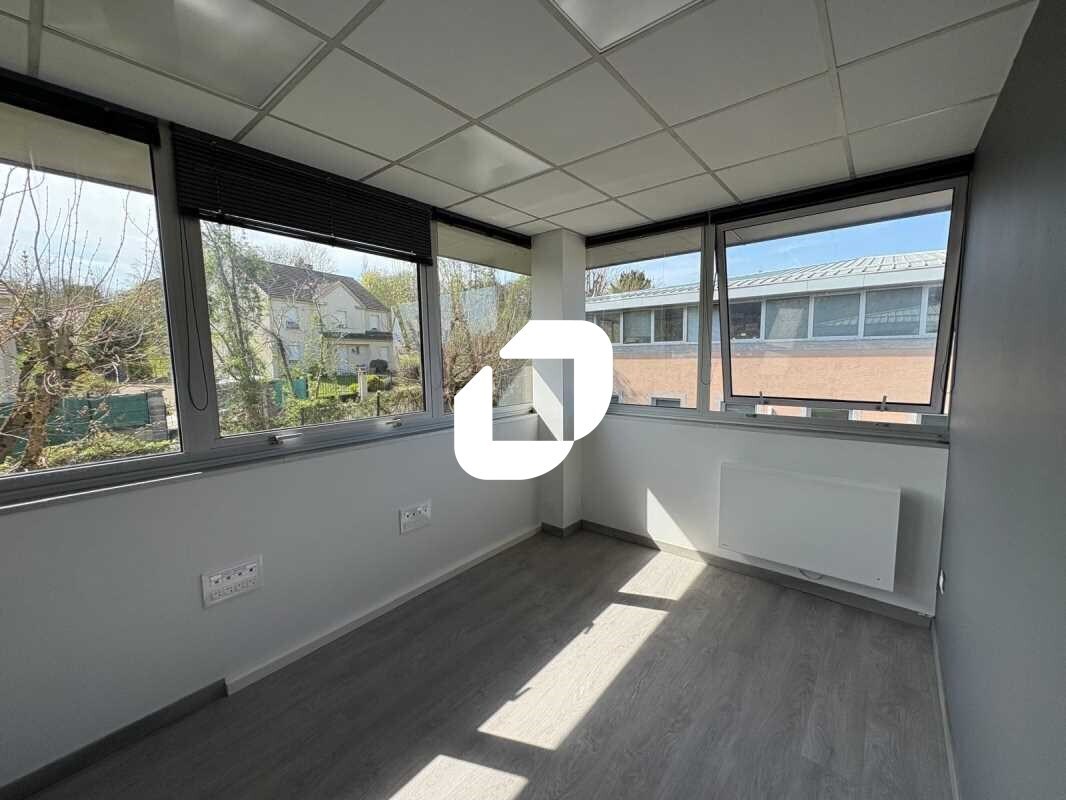 Office in Saint-Germain-en-Laye to rent Interior Photo- Image 1 of 9