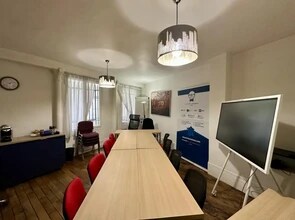 Office / Retail in Paris to rent Building Photo- Image 2 of 4