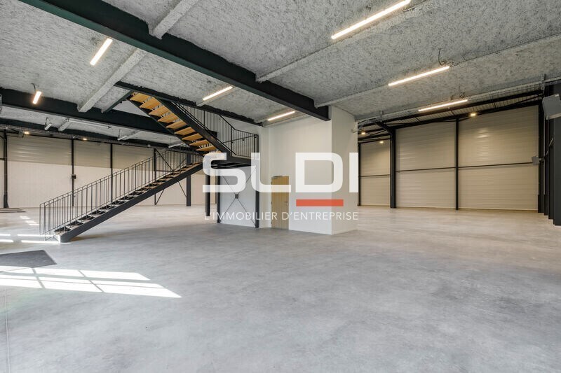 Light Industrial in Corbas to rent - Interior Photo - Image 3 of 7