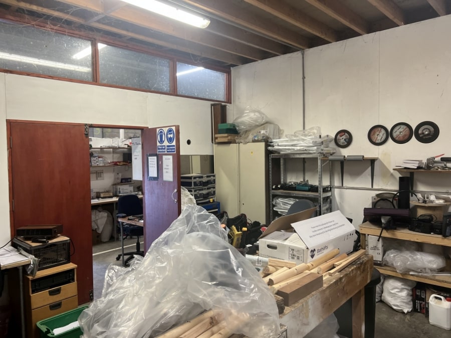 Higher Newham Ln, Truro to rent Interior Photo- Image 1 of 3