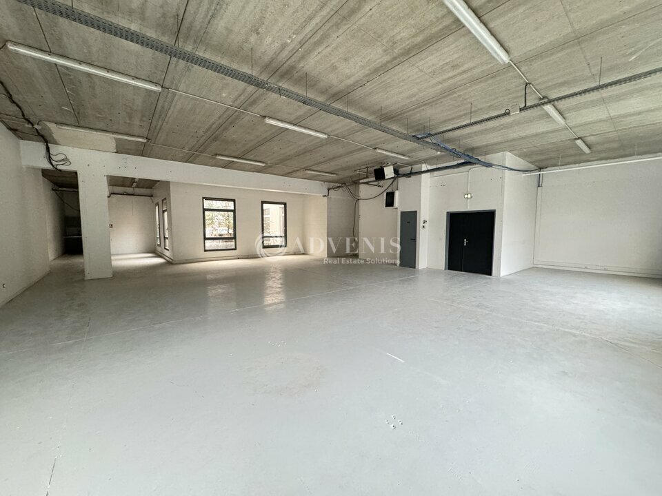 Light Industrial in Roissy-en-France to rent Interior Photo- Image 1 of 9