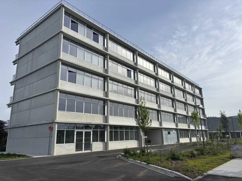 Office in Villenave-d'Ornon to rent - Building Photo - Image 1 of 10