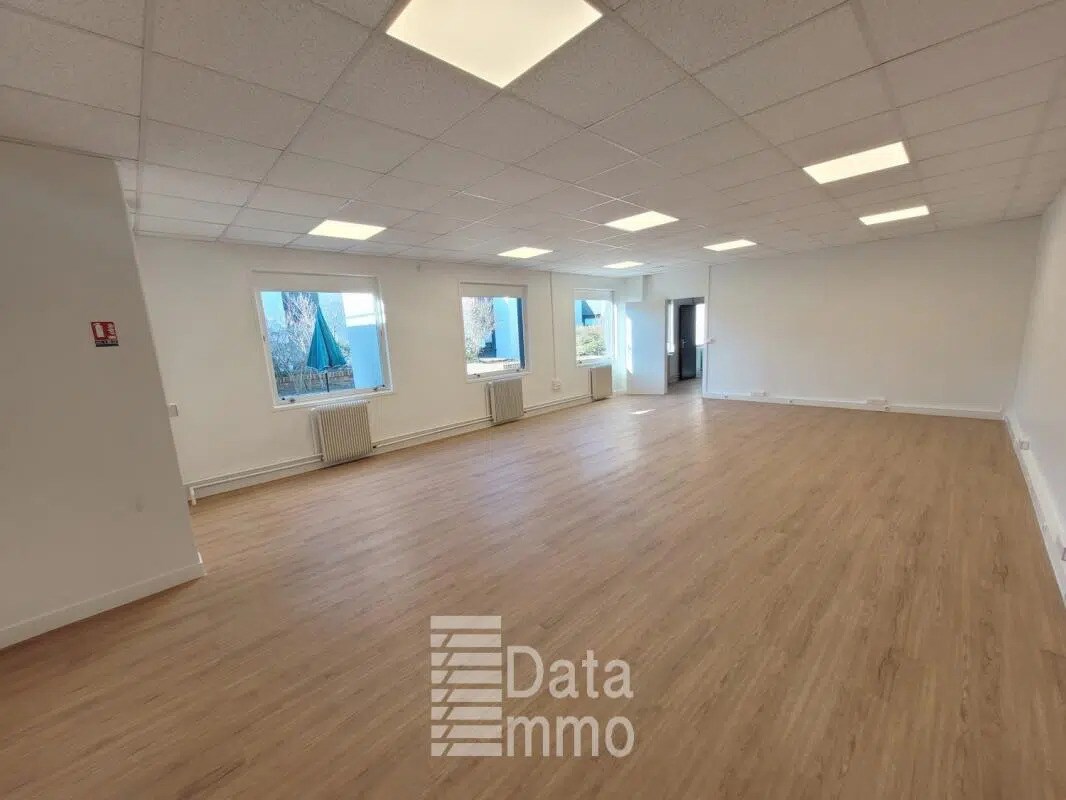 Office in Lognes to rent Building Photo- Image 1 of 22