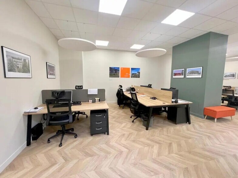 Office in Saint-Germain-en-Laye to rent - Building Photo - Image 2 of 15