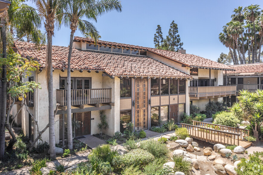 1914-1940 W Orangewood Ave, Orange, CA for rent - Building Photo - Image 1 of 16