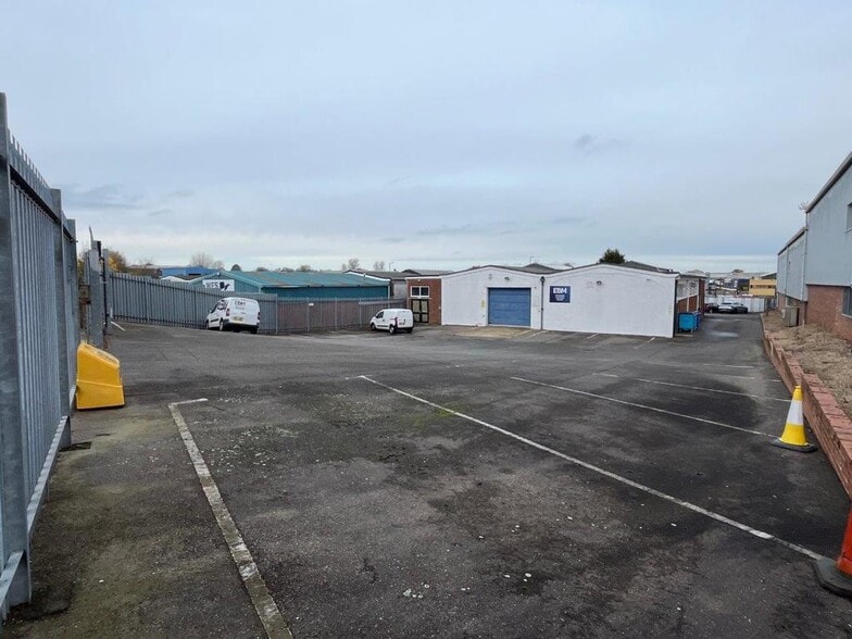 9 Crittall Rd, Witham to rent - Building Photo - Image 2 of 10