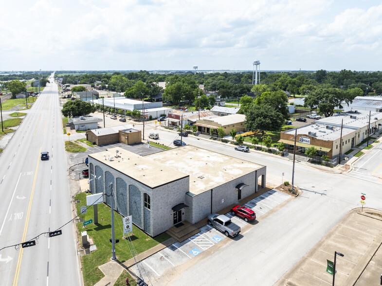 2313 Main St, Waller, TX for rent - Building Photo - Image 1 of 10