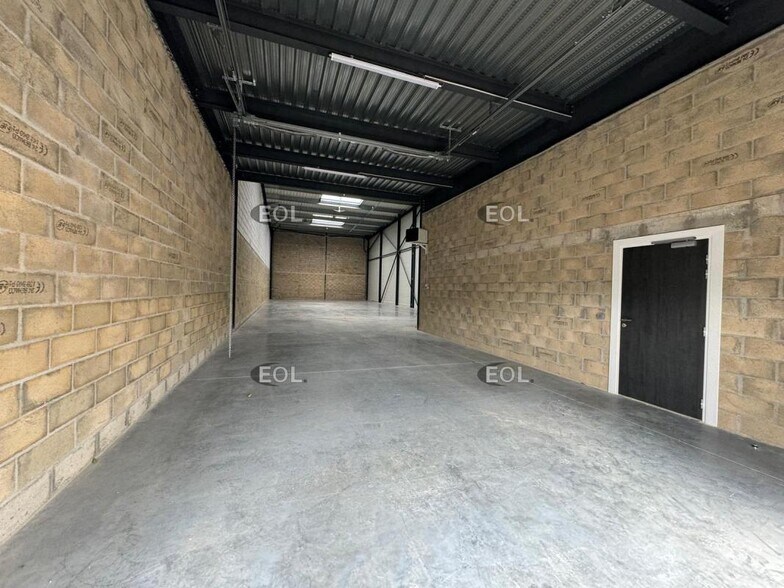 Light Industrial in Plaisir for sale - Interior Photo - Image 3 of 9