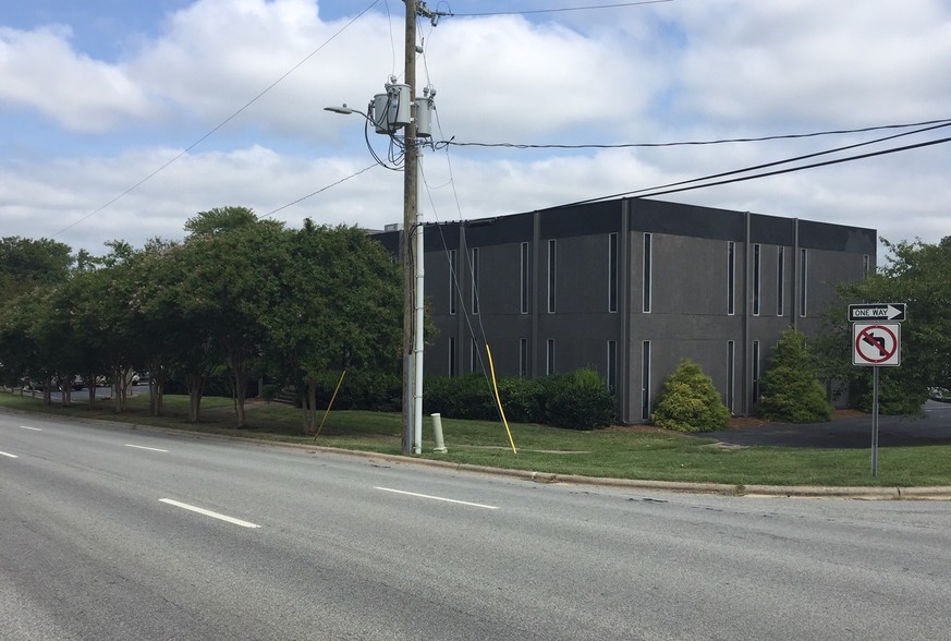 800 W Smith St, Greensboro, NC for sale - Building Photo - Image 1 of 1